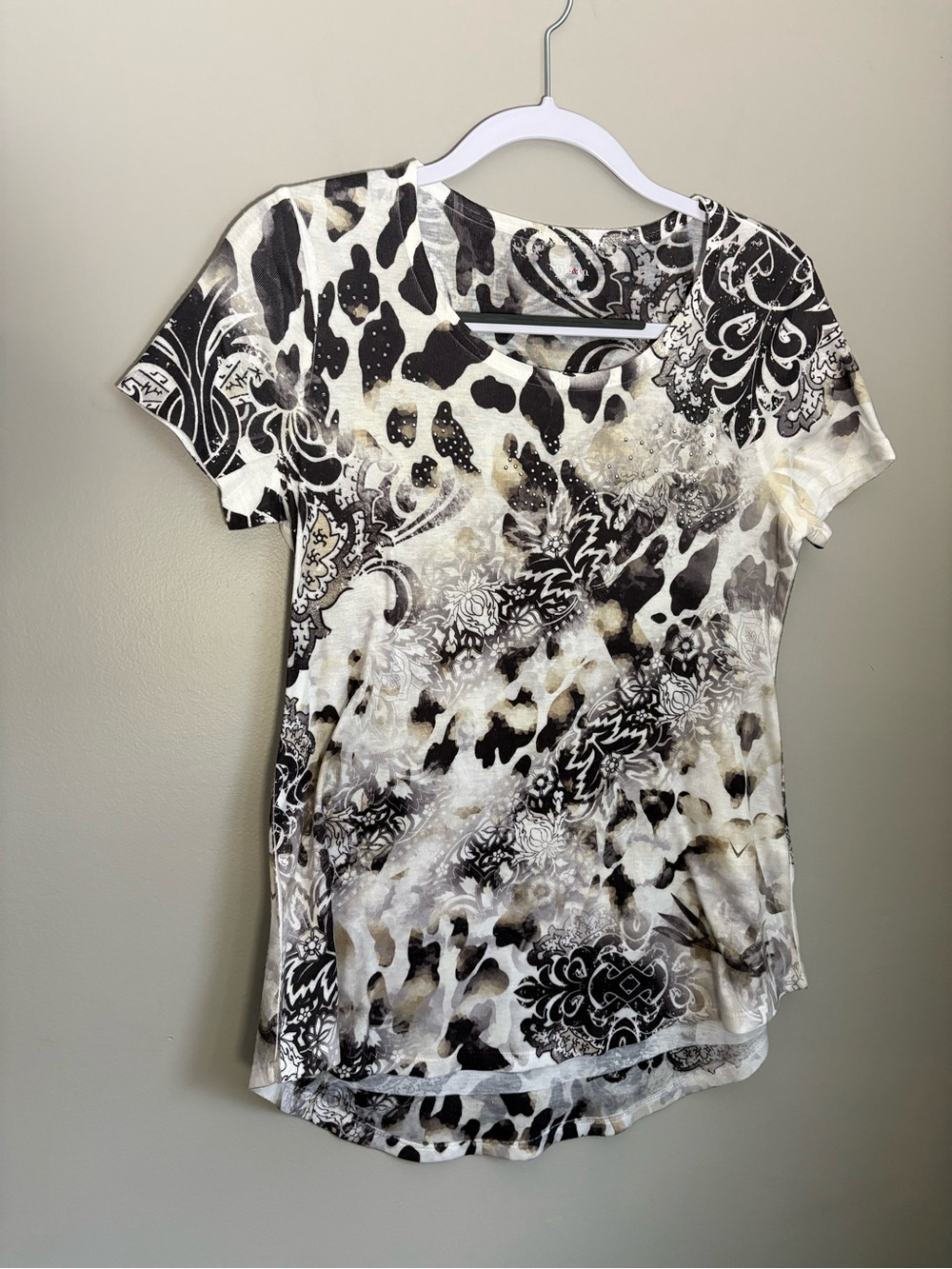 Style & Co Black White Olive Short Sleeve Top Boho Animal Print Artsy size M
